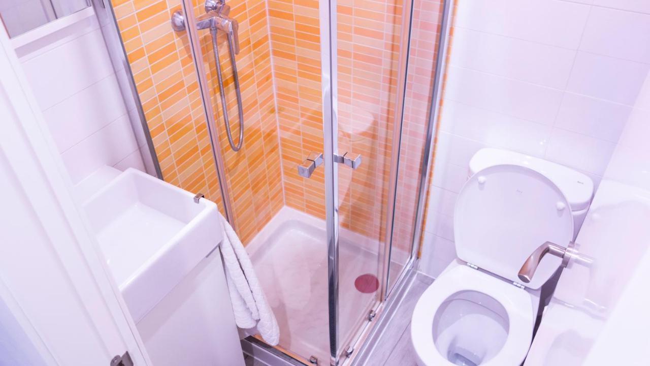 Cozy Apartment In Downtown Мадрид Екстериор снимка