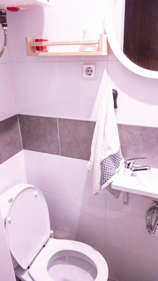Cozy Apartment In Downtown Мадрид Екстериор снимка