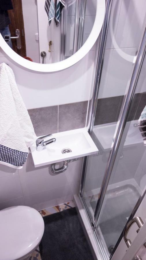 Cozy Apartment In Downtown Мадрид Екстериор снимка